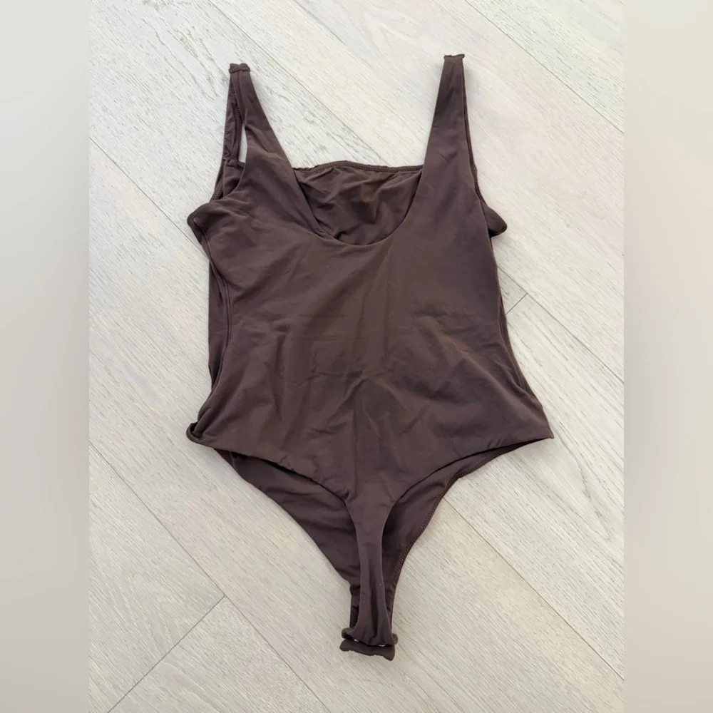 SKIMS Fits Everybody Square Neck Bodysuit- Jasper (Size M)